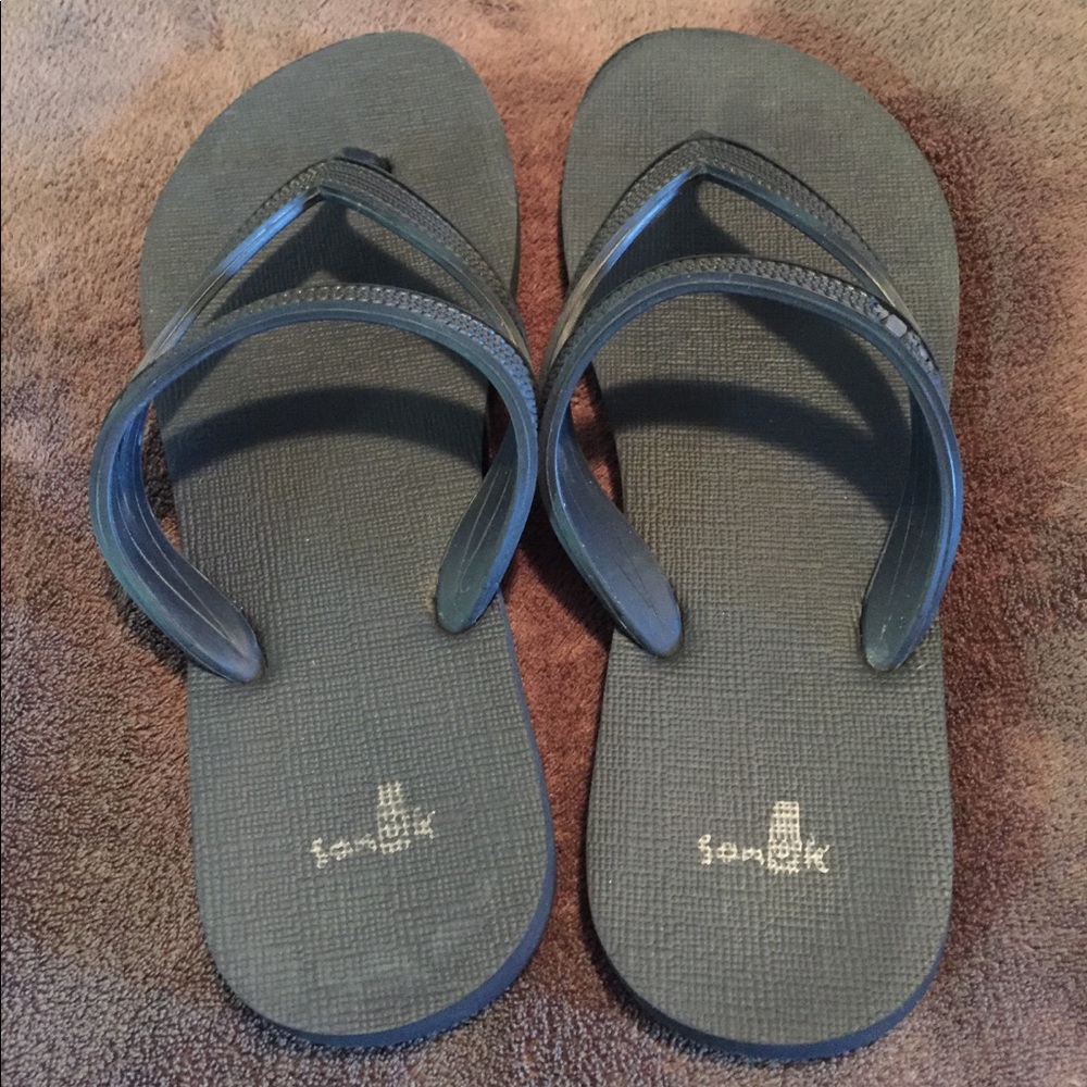 Sanuk flip flop sandals. Size 7.
